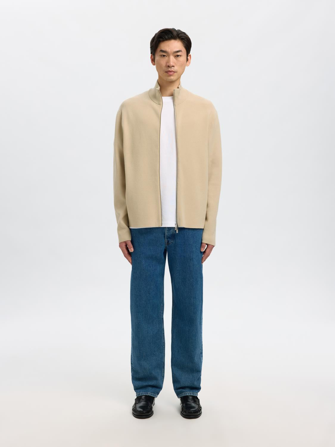 model_shot-front_full